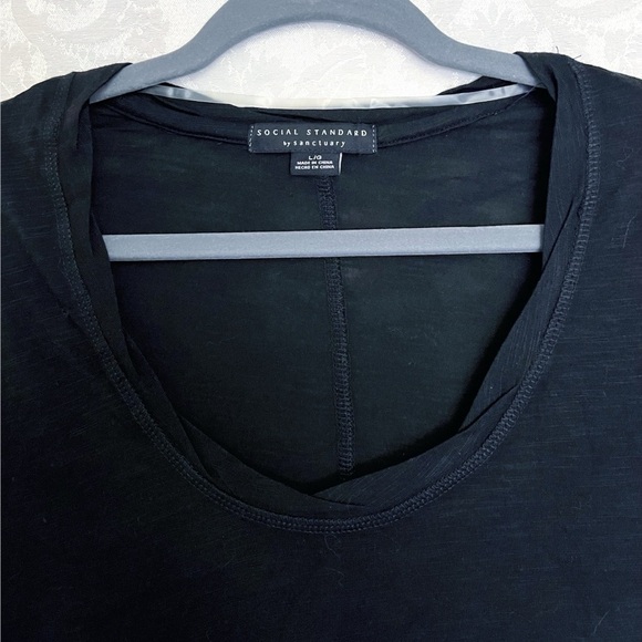Sanctuary Social Standard NWT Women’s Amber Scoop Neck Tee In Black Size L New - Picture 4 of 8